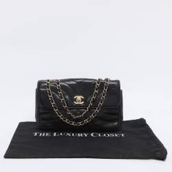 مملوكة مسبقًا شنطة شانيل قلاب جلد أسود مبطن بتطريز شيفرون CC