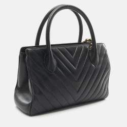 Pre Owned Chanel Chevron V Stitch Navy Lambskin Handbag