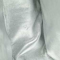 مملوكة مسبقًا حقيبة شانيل ماكسي كلاسيك جلد شيفرون فضي مبطن بقلاب واحد