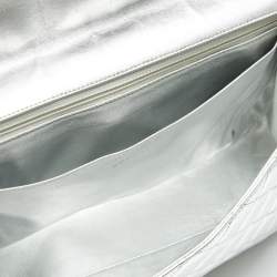 مملوكة مسبقًا حقيبة شانيل ماكسي كلاسيك جلد شيفرون فضي مبطن بقلاب واحد