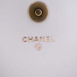 Pre Owned Chanel White Medium Quilted Calfskin Enchained Flap Bag