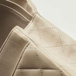 Pre Owned Chanel Beige Quilted Leather Medium Classic Double Flap Bag