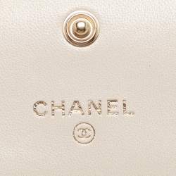 Pre Owned Chanel Cream Quilted Leather 19 Compact Wallet on Chain