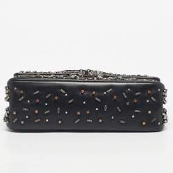 Pre Owned حقيبة شانيل بغطاء قلاب من مجموعة باريس بومباي 225 جلد أسود 2.55 ريإيشو