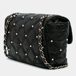 مملوكة مسبقًا حقيبة شانيل شنطة كتف مبطنة جلد الخراف السوداء مع لؤلؤة متوسطة