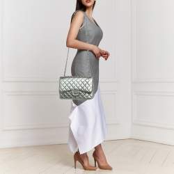 مملوكة مسبقًا حقيبة شانيل جامبو كلاسيك جلد أخضر مينت ميتاليك مبطن بقلاب مزدوج