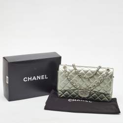 مملوكة مسبقًا حقيبة شانيل جامبو كلاسيك جلد أخضر مينت ميتاليك مبطن بقلاب مزدوج