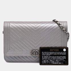 Pre Owned Chanel Silver Chevron Metallic Caviar Boy Wallet On Chain