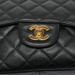 Pre Owned حقيبة شانيل جامبو كلاسيك جلد كافيار أسود مبطن بقلاب واحد