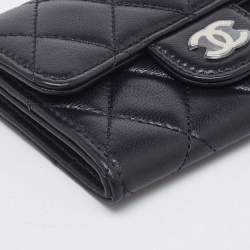 Pre Owned Chanel Black Quilted Leather CC Compact Wallet