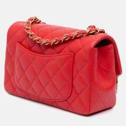 Pre Owned حقيبة شانيل صغيرة حمراء مستطيلة كلاسيكية من جلد الحمل بغطاء مفرد