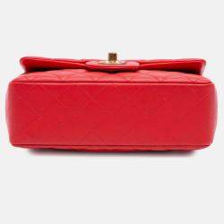 Pre Owned حقيبة شانيل صغيرة حمراء مستطيلة كلاسيكية من جلد الحمل بغطاء مفرد