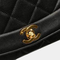 Pre Owned Chanel Black Medium Lambskin Diana Flap Blag