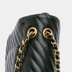 Pre Owned Chanel Black/Gold Calfskin Chevron Rock The Corner Flap Bag