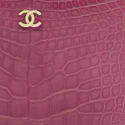 Pre Owned Chanel Pink Crocodile CC CC Zip Around Wallet