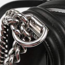 Pre Owned Boy Chanel Black Calfskin Chevron Medium Shoulder Bag