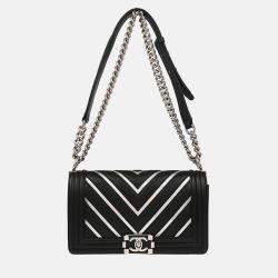 Pre Owned Boy Chanel Black Calfskin Chevron Medium Shoulder Bag