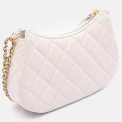 مملوكة مسبقًا حقيبة كلتش شانيل سلسلة كتف ماتلاسيه جلد حملان أبيض غولد هاردوير