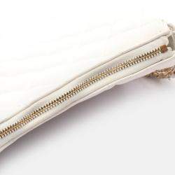 مملوكة مسبقًا حقيبة كلتش شانيل سلسلة كتف ماتلاسيه جلد حملان أبيض غولد هاردوير