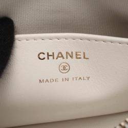 مملوكة مسبقًا حقيبة شانيل 19 ماتليس سلسلة كتف جلد صغيرة بيضاء