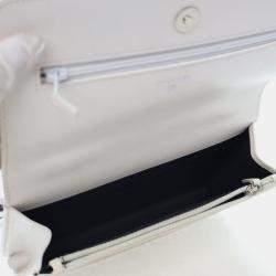 مملوكة مسبقًا حقيبة شانيل محفظة ماي ايفرينج أبيض كافيار على سلسلة