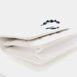 مملوكة مسبقًا حقيبة شانيل محفظة ماي ايفرينج أبيض كافيار على سلسلة