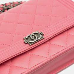 مملوك�ة مسبقًا محفظة شانيل صبي سلسلة محفظة من الجلد الوردي