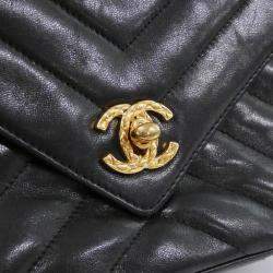 Pre Owned Chanel Chevron Black Leather Shoulder Bag