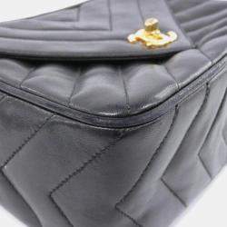 Pre Owned Chanel Chevron Black Leather Shoulder Bag