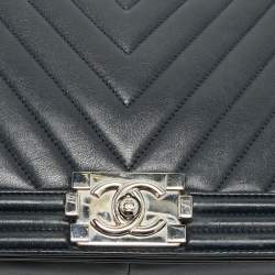 Pre Owned Chanel Navy Blue Chevron Leather New Medium Boy Flap Bag