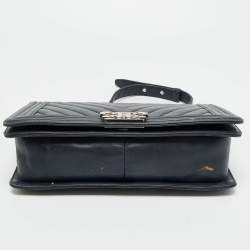 Pre Owned Chanel Navy Blue Chevron Leather New Medium Boy Flap Bag