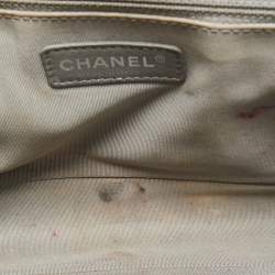 Pre Owned Chanel Navy Blue Chevron Leather New Medium Boy Flap Bag