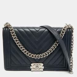 Pre Owned Chanel Navy Blue Chevron Leather New Medium Boy Flap Bag