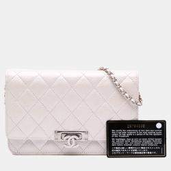 Pre Owned Chanel White Quilted Caviar Golden Class Wallet On Chain