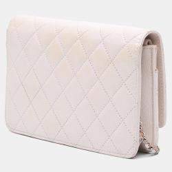 Pre Owned Chanel White Quilted Caviar Golden Class Wallet On Chain