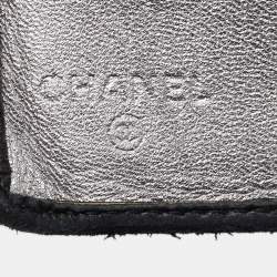 مملوكة مسبقًا محفظة شانييل جيوب سي سي رأسية جلد مخطط أسود