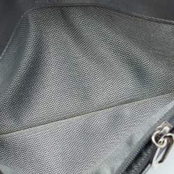 مملوكة مسبقًا محفظة شانييل جيوب سي سي رأسية جلد مخطط أسود