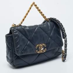 مملوكة مسبقًا حقيبة شانيل 19 جلد كريمي مبطن صغيرة بقلاب