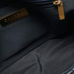 مملوكة مسبقًا حقيبة شانيل 19 جلد كريمي مبطن صغيرة بقلاب