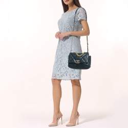 مملوكة مسبقًا حقيبة شانيل 19 جلد كريمي مبطن صغيرة بقلاب