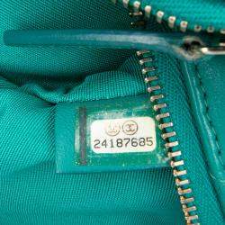 Pre Owned حقيبة كلتش شانيل كيس لامبسكين من الحجم المتوسط باللون الأخضر مبطنة