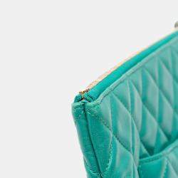 Pre Owned حقيبة كلتش شانيل كيس لامبسكين من الحجم المتوسط باللون الأخضر مبطنة