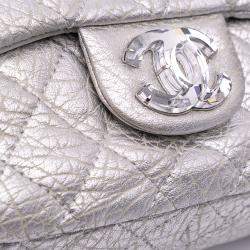 Pre Owned Chanel Silver Quilted Aged Calfskin On The Rocks Flap