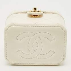 Pre Owned Chanel Off White Quilted Leather Vanity Clutch with Chain
