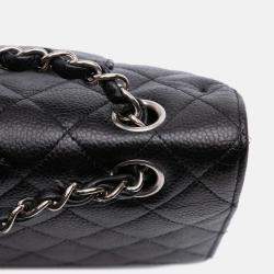 Pre Owned Chanel Black Medium Classic Caviar Double Flap