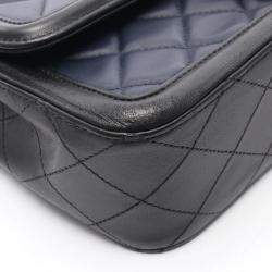 Pre Owned Chanel Matelassé Navy/Black Lambskin Leather Shoulder Bag