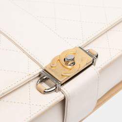 Pre Owned حقيبة شانيل جلد عجل أبيض CC مغلق بسلسلة