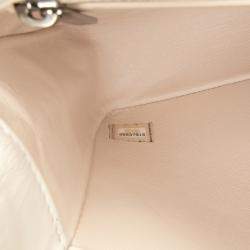 Pre Owned حقيبة شانيل جلد عجل أبيض CC مغلق بسلسلة