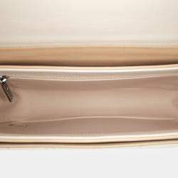 Pre Owned حقيبة شانيل جلد عجل أبيض CC مغلق بسلسلة