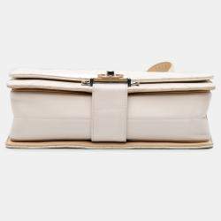 Pre Owned حقيبة شانيل جلد عجل أبيض CC مغلق بسلسلة